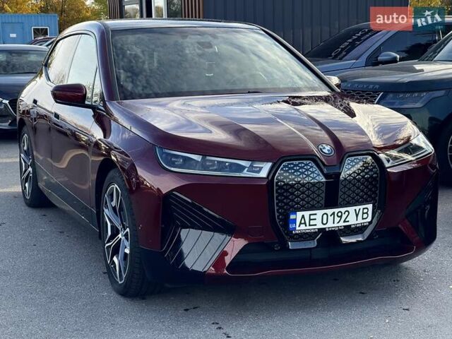 Красный БМВ iX, объемом двигателя 0 л и пробегом 38 тыс. км за 44999 $, фото 11 на Automoto.ua