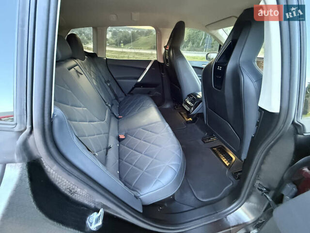 Красный БМВ iX, объемом двигателя 0 л и пробегом 130 тыс. км за 53900 $, фото 25 на Automoto.ua