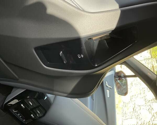 Красный БМВ iX, объемом двигателя 0 л и пробегом 21 тыс. км за 69999 $, фото 23 на Automoto.ua