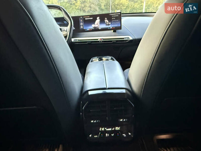 Красный БМВ iX, объемом двигателя 0 л и пробегом 130 тыс. км за 53900 $, фото 34 на Automoto.ua