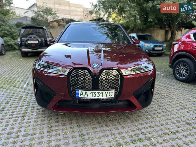Красный БМВ iX, объемом двигателя 0 л и пробегом 34 тыс. км за 66800 $, фото 1 на Automoto.ua