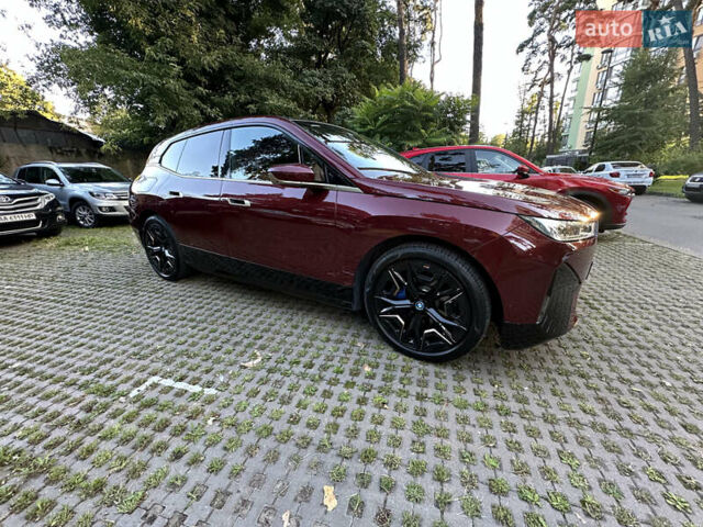 Красный БМВ iX, объемом двигателя 0 л и пробегом 34 тыс. км за 66800 $, фото 4 на Automoto.ua
