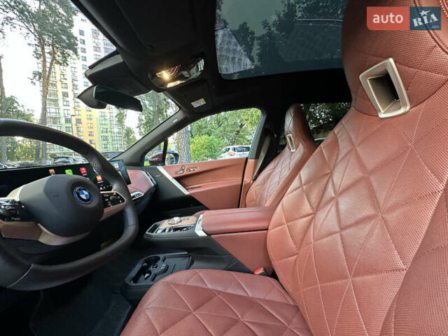 Красный БМВ iX, объемом двигателя 0 л и пробегом 34 тыс. км за 66800 $, фото 23 на Automoto.ua