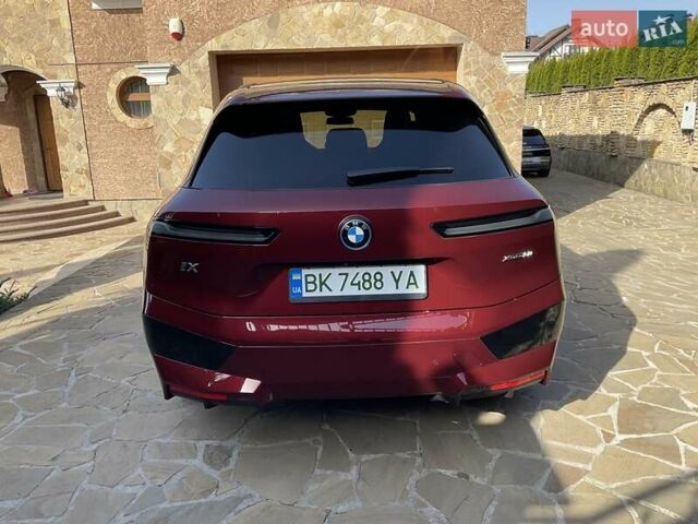 Красный БМВ iX, объемом двигателя 0 л и пробегом 21 тыс. км за 69999 $, фото 5 на Automoto.ua
