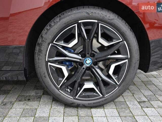 Червоний БМВ iX, об'ємом двигуна 0 л та пробігом 2 тис. км за 80001 $, фото 8 на Automoto.ua