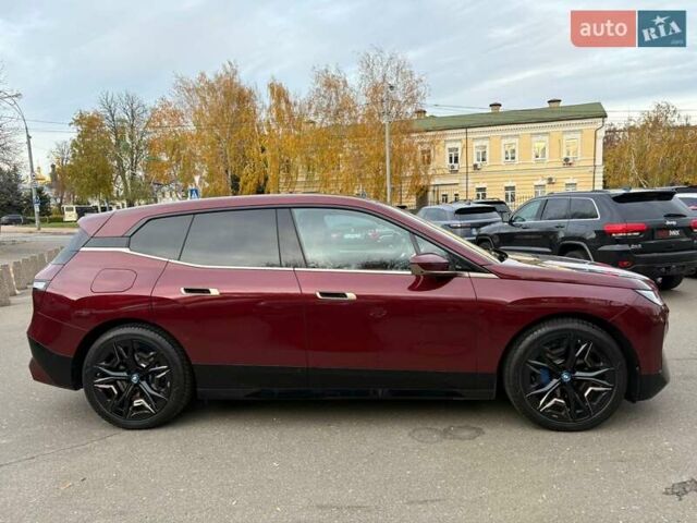 Красный БМВ iX, объемом двигателя 0 л и пробегом 19 тыс. км за 73300 $, фото 9 на Automoto.ua