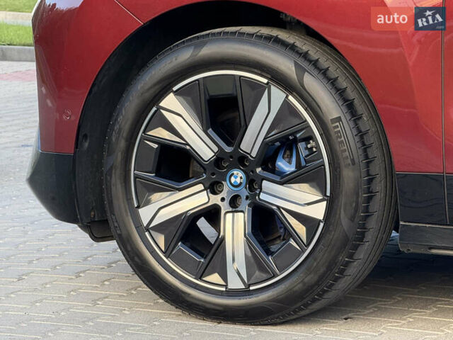 Красный БМВ iX, объемом двигателя 0 л и пробегом 130 тыс. км за 53900 $, фото 12 на Automoto.ua