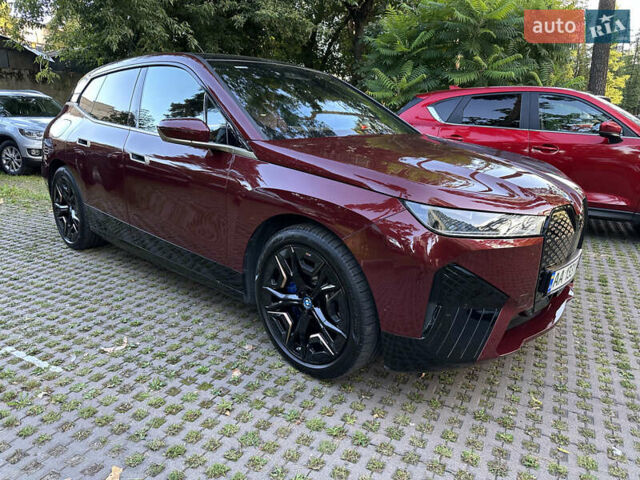 Красный БМВ iX, объемом двигателя 0 л и пробегом 34 тыс. км за 66800 $, фото 3 на Automoto.ua