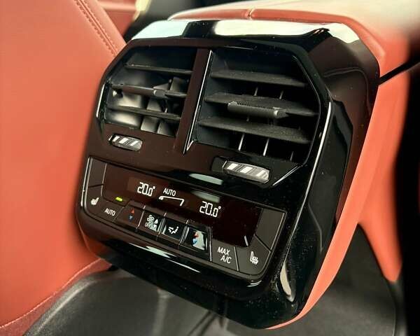 Красный БМВ iX, объемом двигателя 0 л и пробегом 19 тыс. км за 73300 $, фото 20 на Automoto.ua