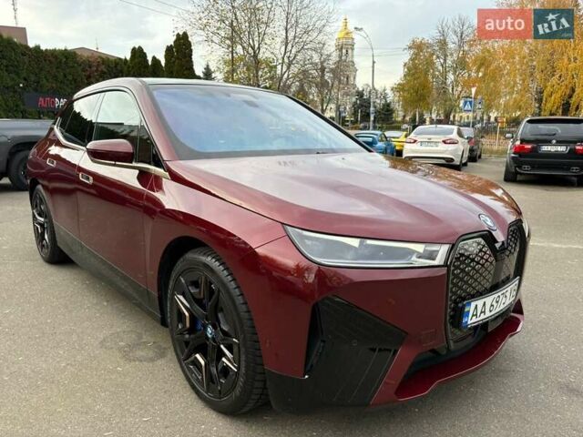 Красный БМВ iX, объемом двигателя 0 л и пробегом 19 тыс. км за 73300 $, фото 2 на Automoto.ua