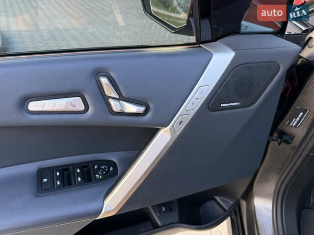 Красный БМВ iX, объемом двигателя 0 л и пробегом 130 тыс. км за 53900 $, фото 18 на Automoto.ua