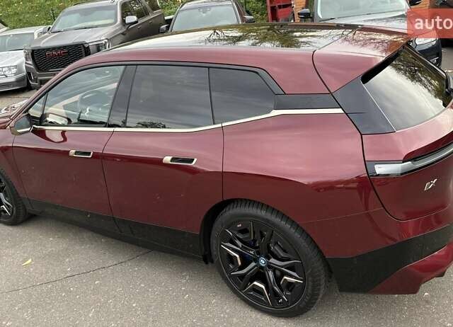Красный БМВ iX, объемом двигателя 0 л и пробегом 19 тыс. км за 73300 $, фото 4 на Automoto.ua
