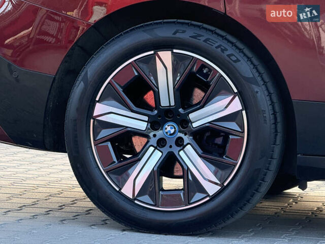 Красный БМВ iX, объемом двигателя 0 л и пробегом 130 тыс. км за 53900 $, фото 11 на Automoto.ua