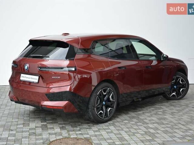 Червоний БМВ iX, об'ємом двигуна 0 л та пробігом 2 тис. км за 80001 $, фото 2 на Automoto.ua