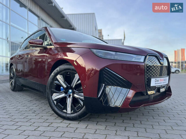 Красный БМВ iX, объемом двигателя 0 л и пробегом 15 тыс. км за 53900 $, фото 11 на Automoto.ua