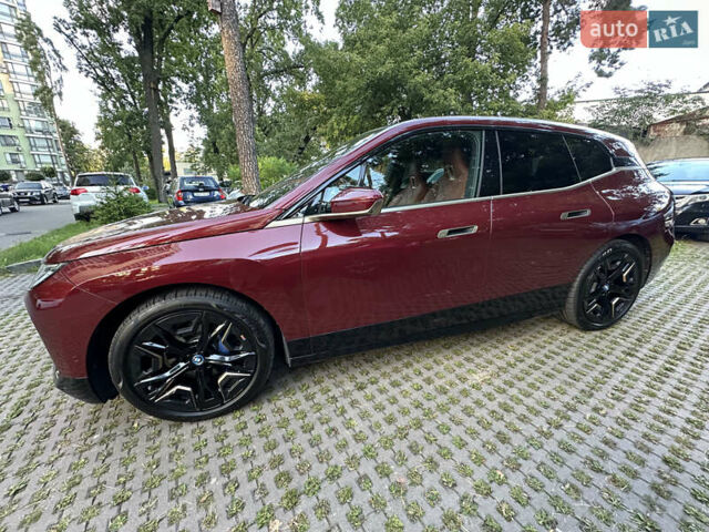 Красный БМВ iX, объемом двигателя 0 л и пробегом 34 тыс. км за 66800 $, фото 13 на Automoto.ua