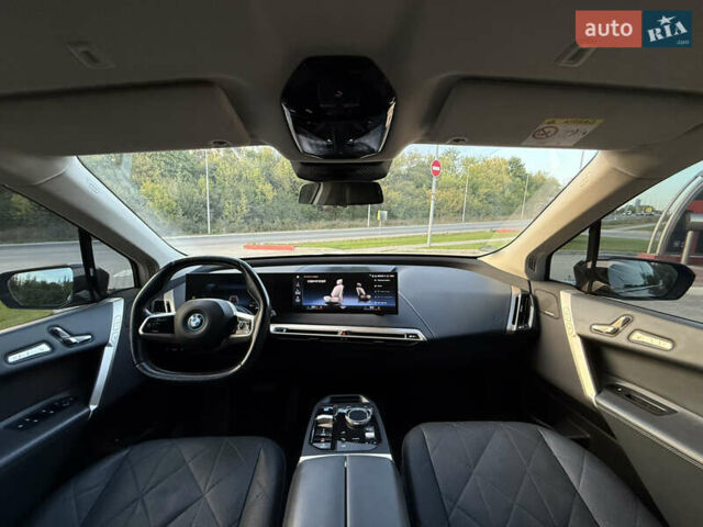 Красный БМВ iX, объемом двигателя 0 л и пробегом 130 тыс. км за 53900 $, фото 35 на Automoto.ua