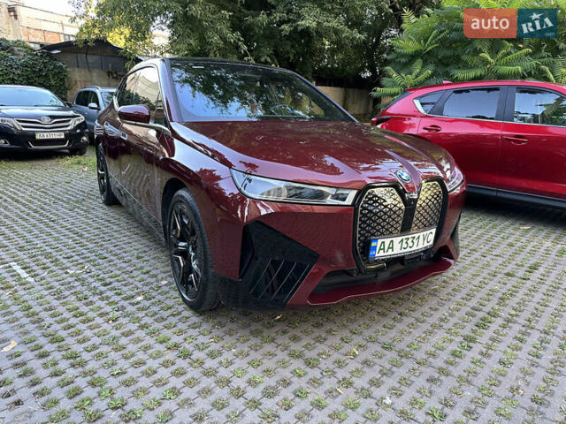 Красный БМВ iX, объемом двигателя 0 л и пробегом 34 тыс. км за 66800 $, фото 2 на Automoto.ua