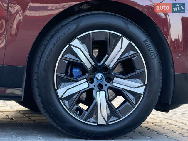 Красный БМВ iX, объемом двигателя 0 л и пробегом 130 тыс. км за 53900 $, фото 10 на Automoto.ua