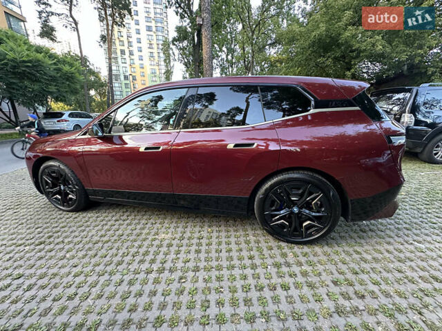 Красный БМВ iX, объемом двигателя 0 л и пробегом 34 тыс. км за 66800 $, фото 12 на Automoto.ua