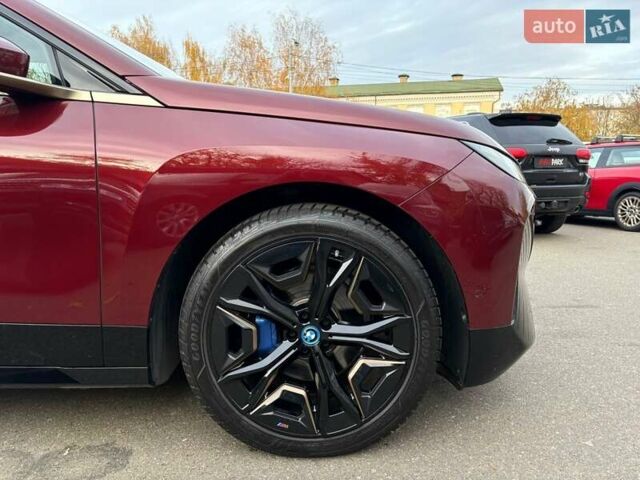Красный БМВ iX, объемом двигателя 0 л и пробегом 19 тыс. км за 73300 $, фото 3 на Automoto.ua