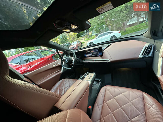 Красный БМВ iX, объемом двигателя 0 л и пробегом 34 тыс. км за 66800 $, фото 46 на Automoto.ua