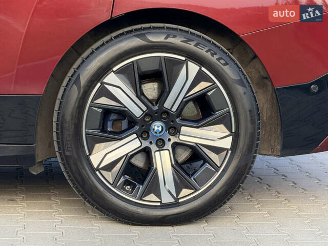 Красный БМВ iX, объемом двигателя 0 л и пробегом 130 тыс. км за 53900 $, фото 13 на Automoto.ua