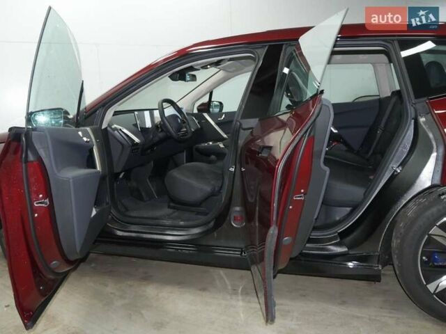 Красный БМВ iX, объемом двигателя 0 л и пробегом 8 тыс. км за 73000 $, фото 7 на Automoto.ua