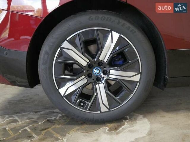 Красный БМВ iX, объемом двигателя 0 л и пробегом 8 тыс. км за 73000 $, фото 9 на Automoto.ua