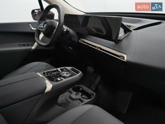 Красный БМВ iX, объемом двигателя 0 л и пробегом 8 тыс. км за 73000 $, фото 4 на Automoto.ua