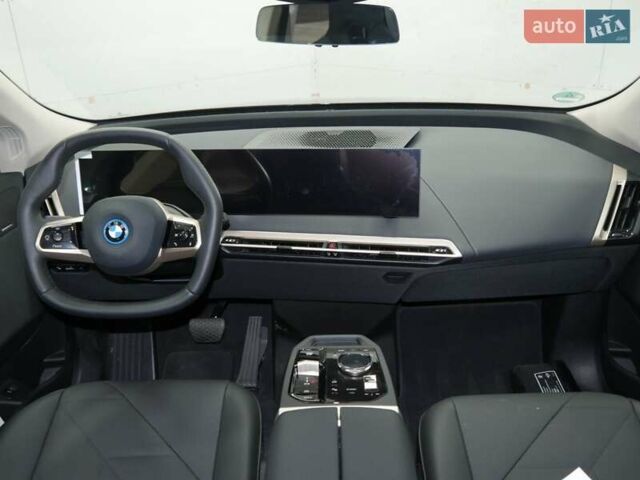 Красный БМВ iX, объемом двигателя 0 л и пробегом 8 тыс. км за 73000 $, фото 10 на Automoto.ua