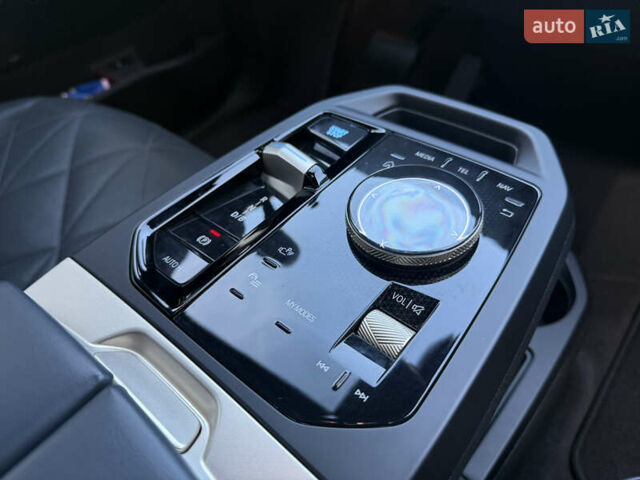 Серый БМВ iX, объемом двигателя 0 л и пробегом 79 тыс. км за 43950 $, фото 35 на Automoto.ua