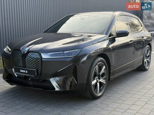 Серый БМВ iX, объемом двигателя 0 л и пробегом 79 тыс. км за 43950 $, фото 2 на Automoto.ua