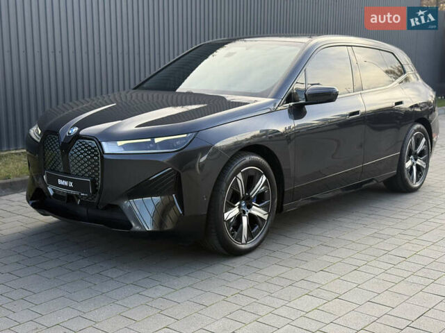 Серый БМВ iX, объемом двигателя 0 л и пробегом 79 тыс. км за 43950 $, фото 3 на Automoto.ua