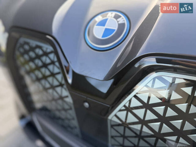 Серый БМВ iX, объемом двигателя 0 л и пробегом 79 тыс. км за 43950 $, фото 24 на Automoto.ua