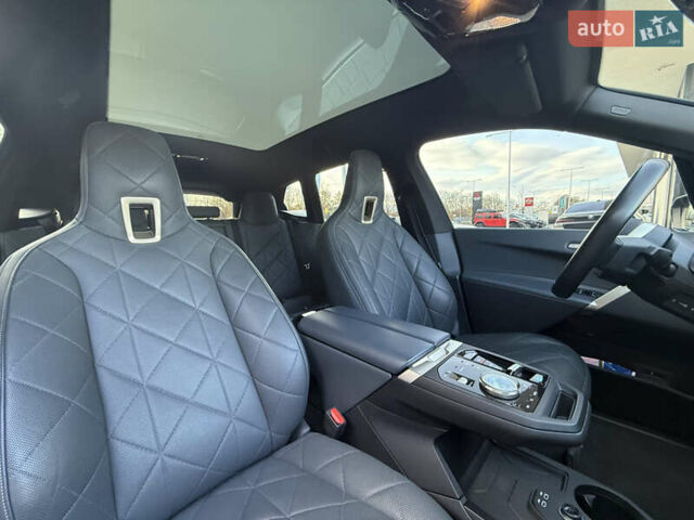 Серый БМВ iX, объемом двигателя 0 л и пробегом 79 тыс. км за 43950 $, фото 37 на Automoto.ua
