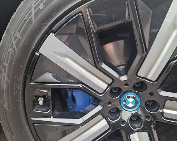 Серый БМВ iX, объемом двигателя 0 л и пробегом 30 тыс. км за 51700 $, фото 7 на Automoto.ua