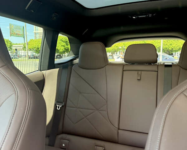 Серый БМВ iX, объемом двигателя 0 л и пробегом 19 тыс. км за 55445 $, фото 17 на Automoto.ua