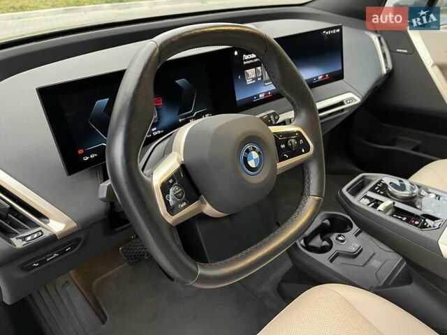 Серый БМВ iX, объемом двигателя 0 л и пробегом 53 тыс. км за 58800 $, фото 17 на Automoto.ua