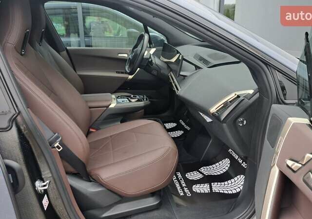 Серый БМВ iX, объемом двигателя 0 л и пробегом 49 тыс. км за 45500 $, фото 24 на Automoto.ua