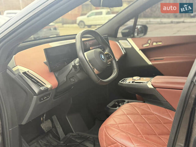Серый БМВ iX, объемом двигателя 0 л и пробегом 19 тыс. км за 77000 $, фото 16 на Automoto.ua