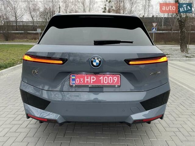 Серый БМВ iX, объемом двигателя 0 л и пробегом 53 тыс. км за 58800 $, фото 7 на Automoto.ua