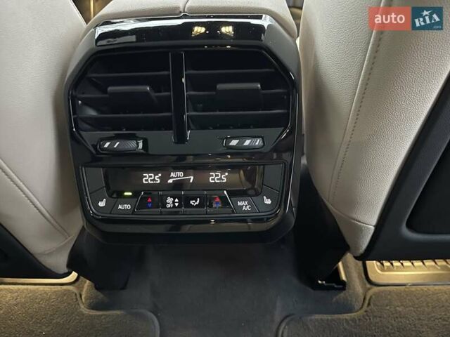 Серый БМВ iX, объемом двигателя 0 л и пробегом 53 тыс. км за 58800 $, фото 29 на Automoto.ua