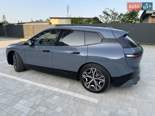 Серый БМВ iX, объемом двигателя 0 л и пробегом 47 тыс. км за 58500 $, фото 3 на Automoto.ua