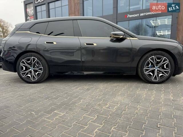 Серый БМВ iX, объемом двигателя 0 л и пробегом 32 тыс. км за 72900 $, фото 18 на Automoto.ua