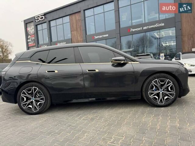 Серый БМВ iX, объемом двигателя 0 л и пробегом 32 тыс. км за 72900 $, фото 17 на Automoto.ua