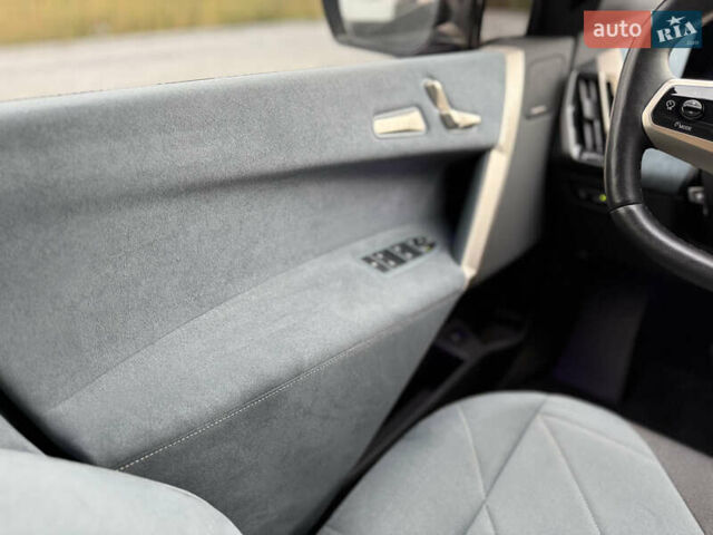 Серый БМВ iX, объемом двигателя 0 л и пробегом 38 тыс. км за 45700 $, фото 41 на Automoto.ua