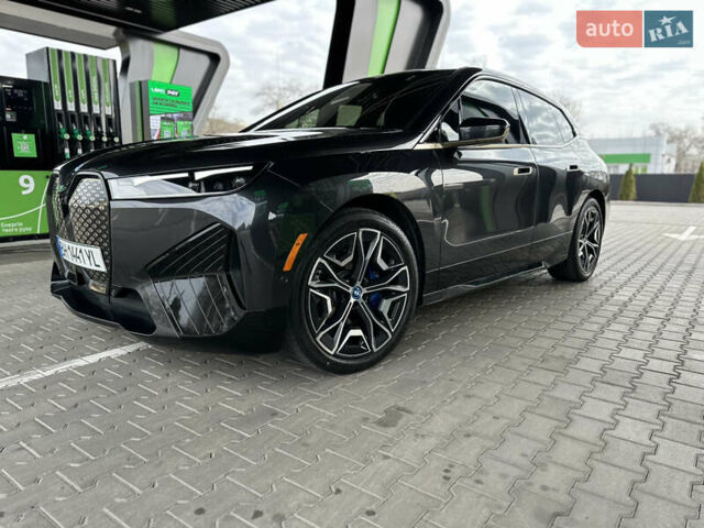 Серый БМВ iX, объемом двигателя 0 л и пробегом 38 тыс. км за 62500 $, фото 12 на Automoto.ua