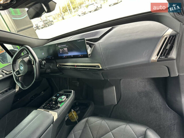 Серый БМВ iX, объемом двигателя 0 л и пробегом 38 тыс. км за 62500 $, фото 49 на Automoto.ua