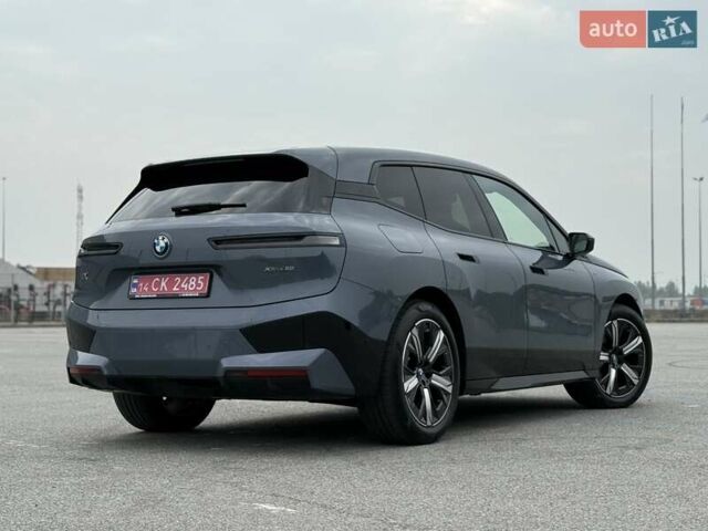 Серый БМВ iX, объемом двигателя 0 л и пробегом 106 тыс. км за 55500 $, фото 8 на Automoto.ua